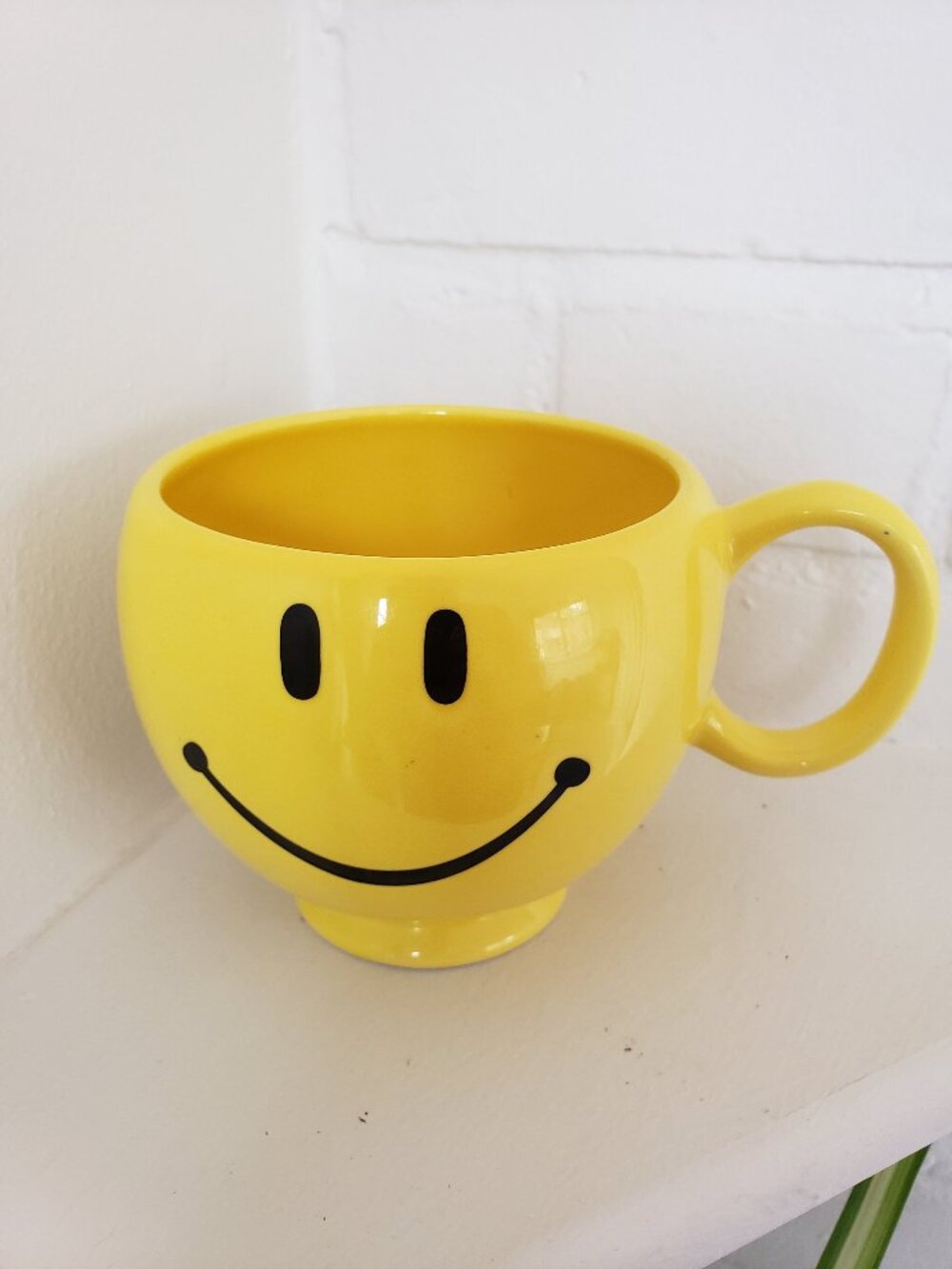 Vintage Yellow Smiley Face Mug: 16 oz Happy Coffee Cup